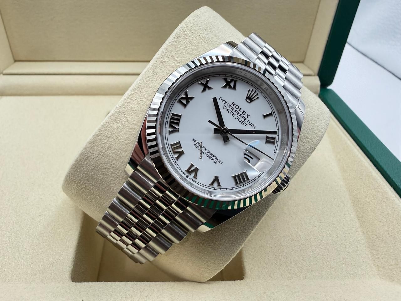 Rolex Datejust 36mm | Witte Wijzerplaat | Romeinse Index |18K Witgoud | Gekartelde Lunette | Jubilee | 126234 - Image 10