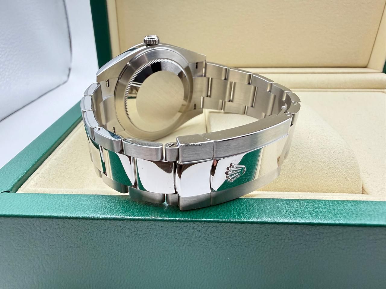 Rolex Datejust 41mm | Witte Wijzerplaat | Romeinse Index | 18K Witgoud | Gekartelde Lunette | Oyster | 126334 - Image 3
